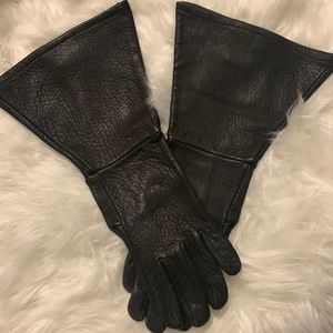 Leather gloves
